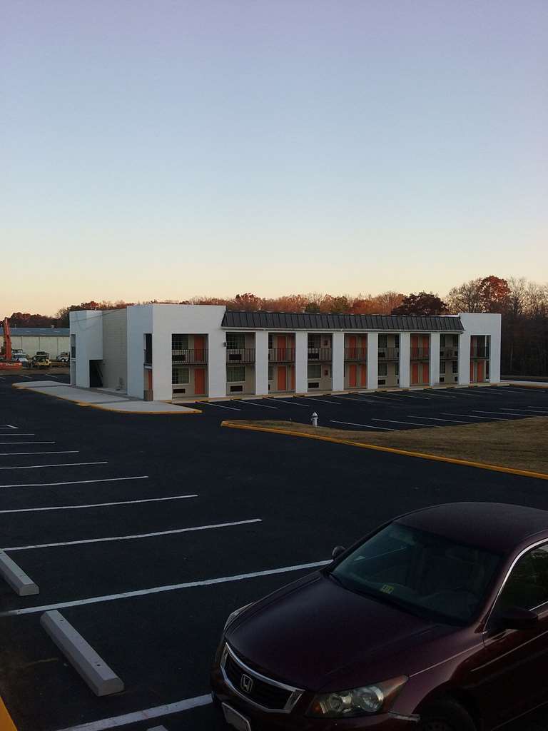 Americas Best Value Inn Richmond South Bellwood Экстерьер фото