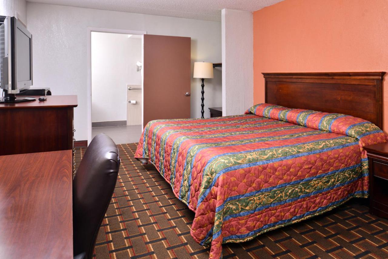 Americas Best Value Inn Richmond South Bellwood Экстерьер фото