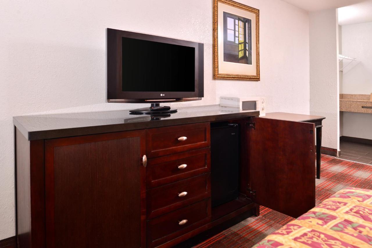Americas Best Value Inn Richmond South Bellwood Экстерьер фото